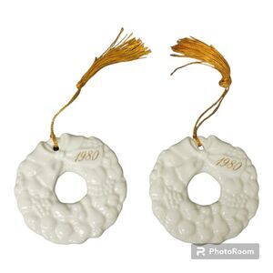 Vintage Avon Christmas Remembrance Ceramic Wreath Ornament 1980 Made in Japan
